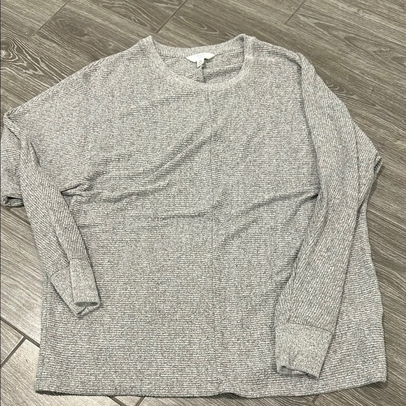 Time and Tru Gray Women's Top - Picture 3 of 7